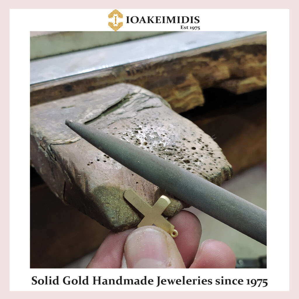 Solid gold handmade jewelries since 1975