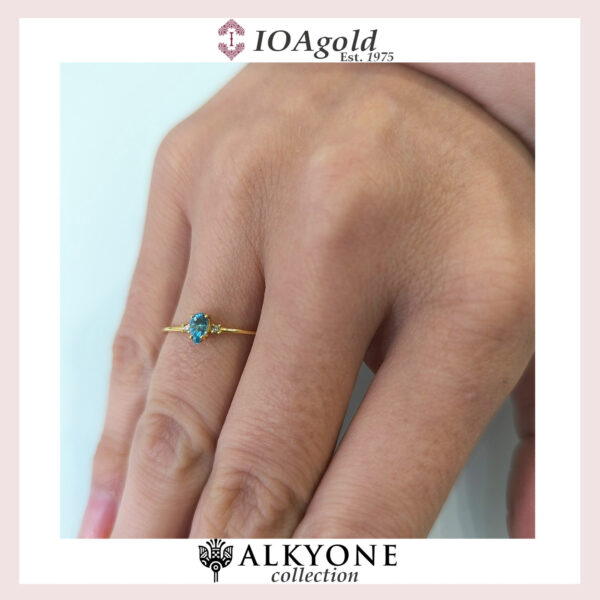 Gold ring 14k Blue Topaz pear stone with 2 diamonds