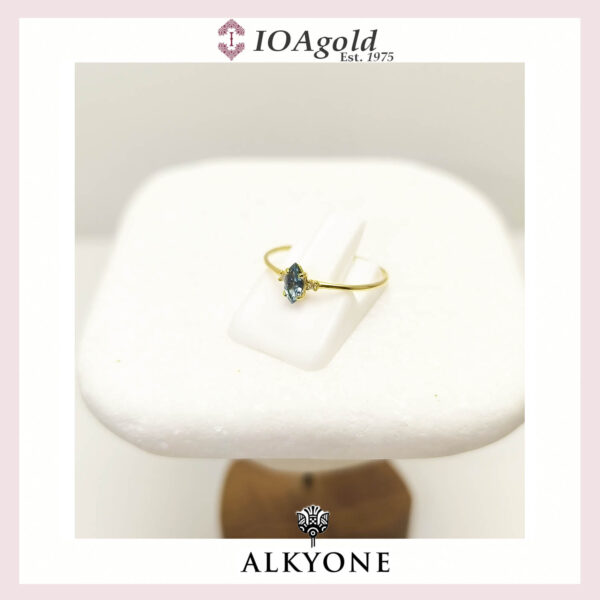 Gold ring 14k with Blue Topaz navette stone and 2 diamonds