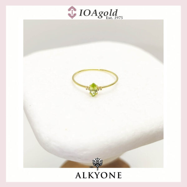 Gold ring 14k with Peridot navette stone
