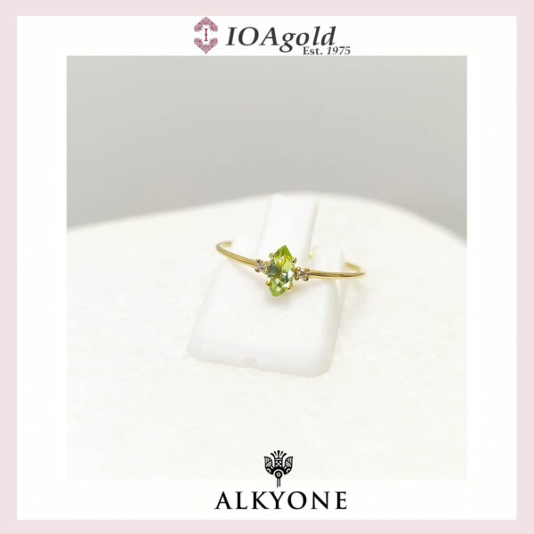 Gold ring 14k with Peridot navette stone