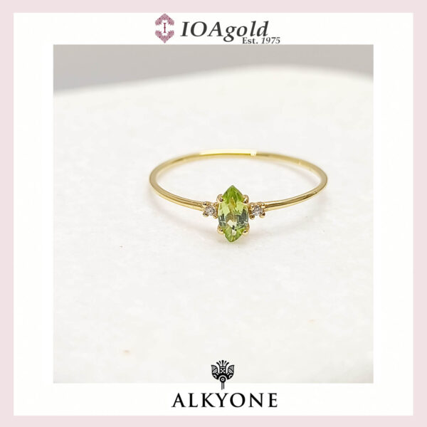 Gold ring 14k with Peridot navette stone