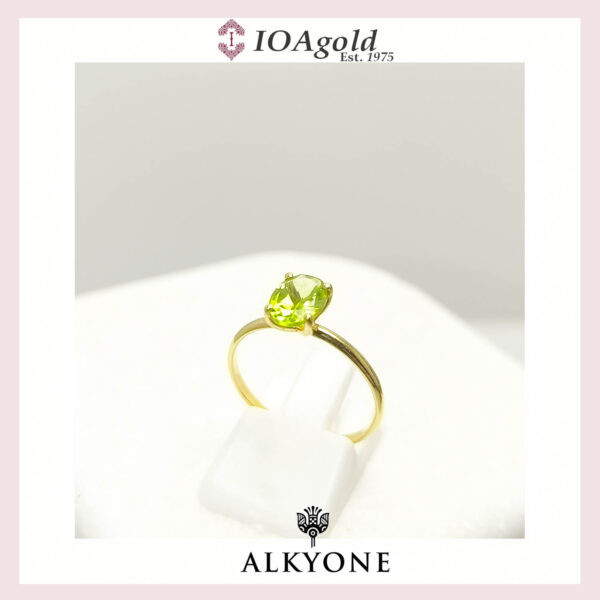 Gold ring 14k with Peridot oval stone