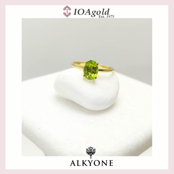 Gold ring 14k with Peridot oval stone
