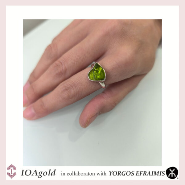 Silver ring Peridot stone