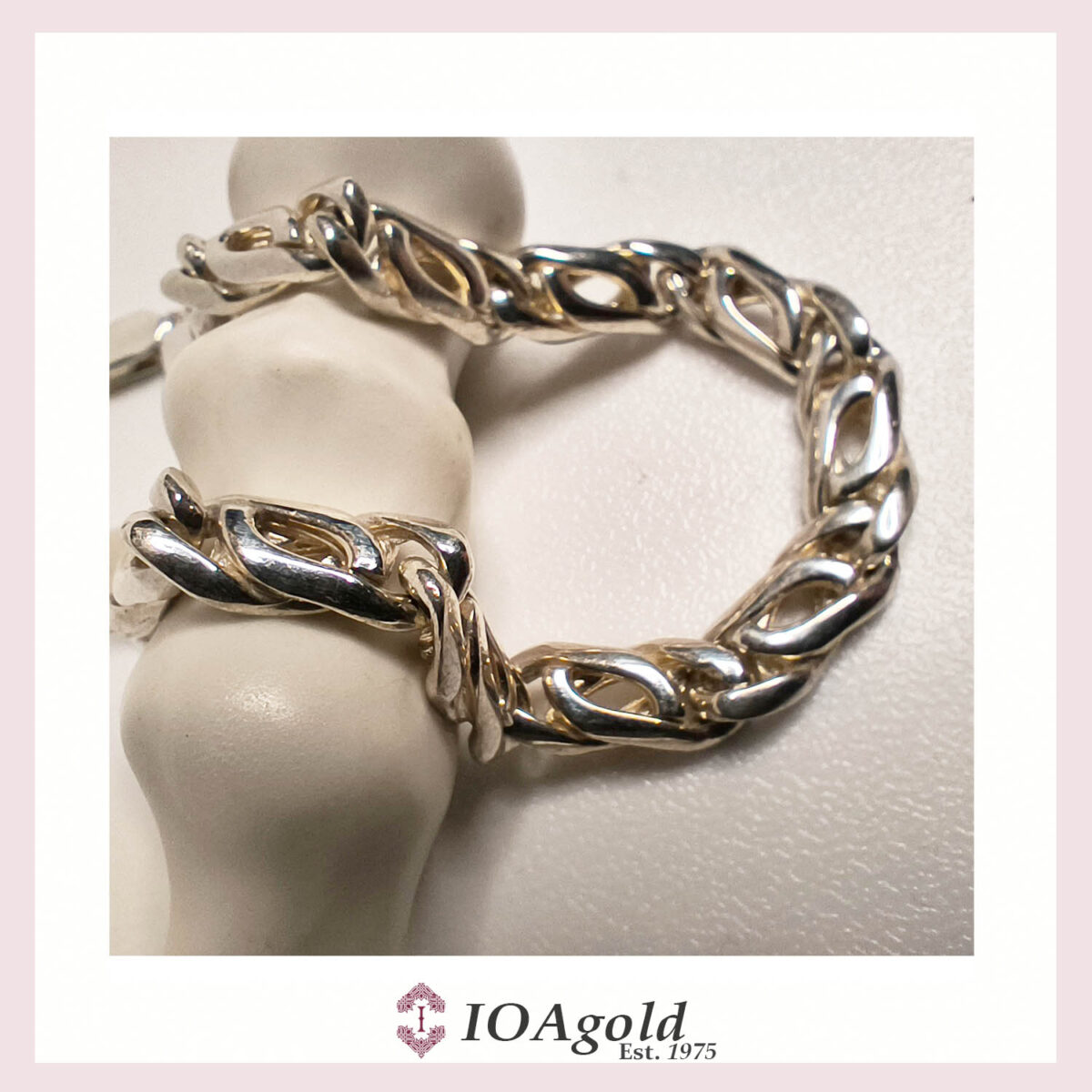IOA-Perdika bracelet silver close up IOA-Perdika bracelet silver close up