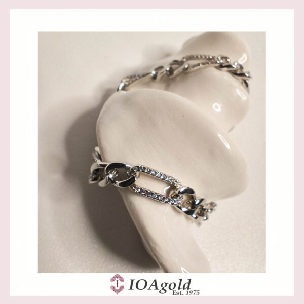Silver fashion bracelet with zirconia stones