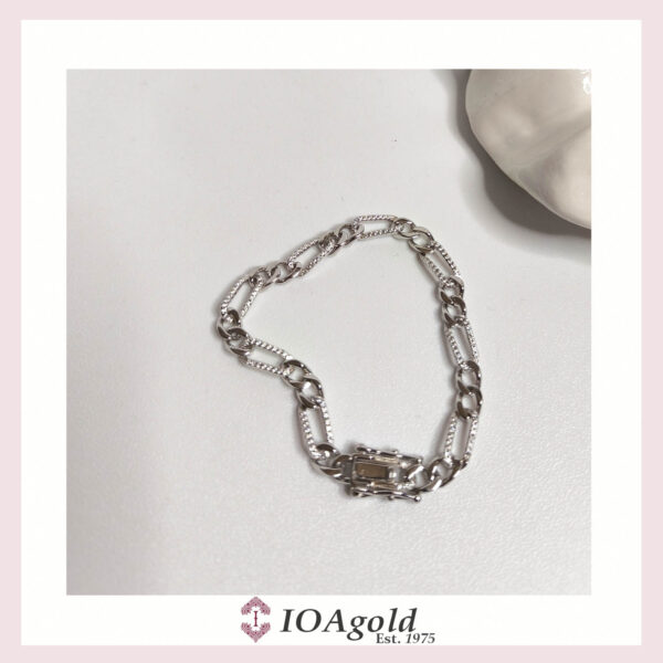 Silver fashion bracelet with zirconia stones