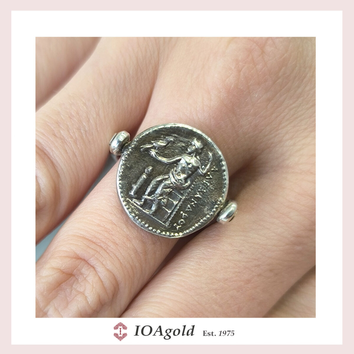 fa- ring Alexandros (Alexandros) side two close Great Alexander figure ring