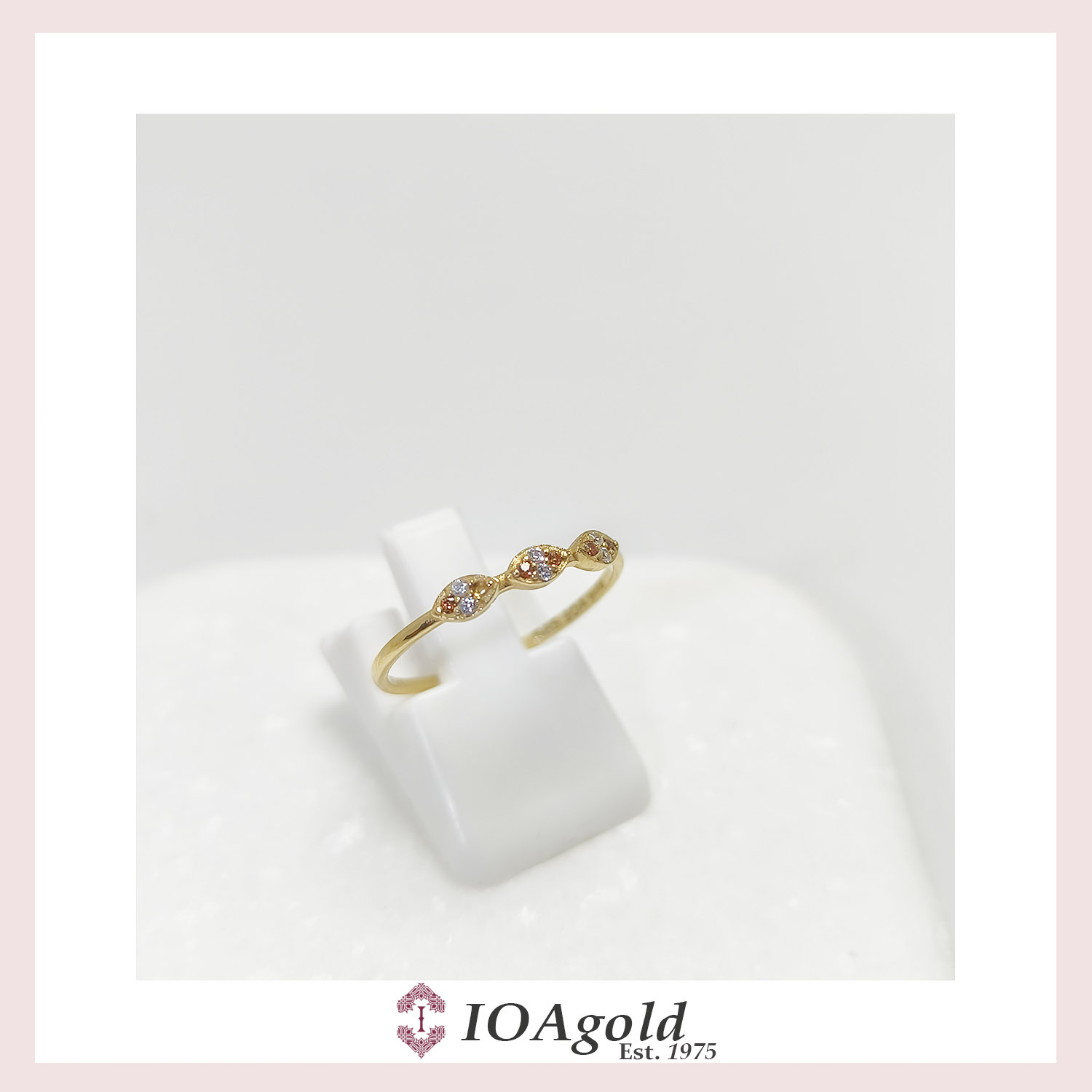 petit Peacock white-brown stones mixed 1