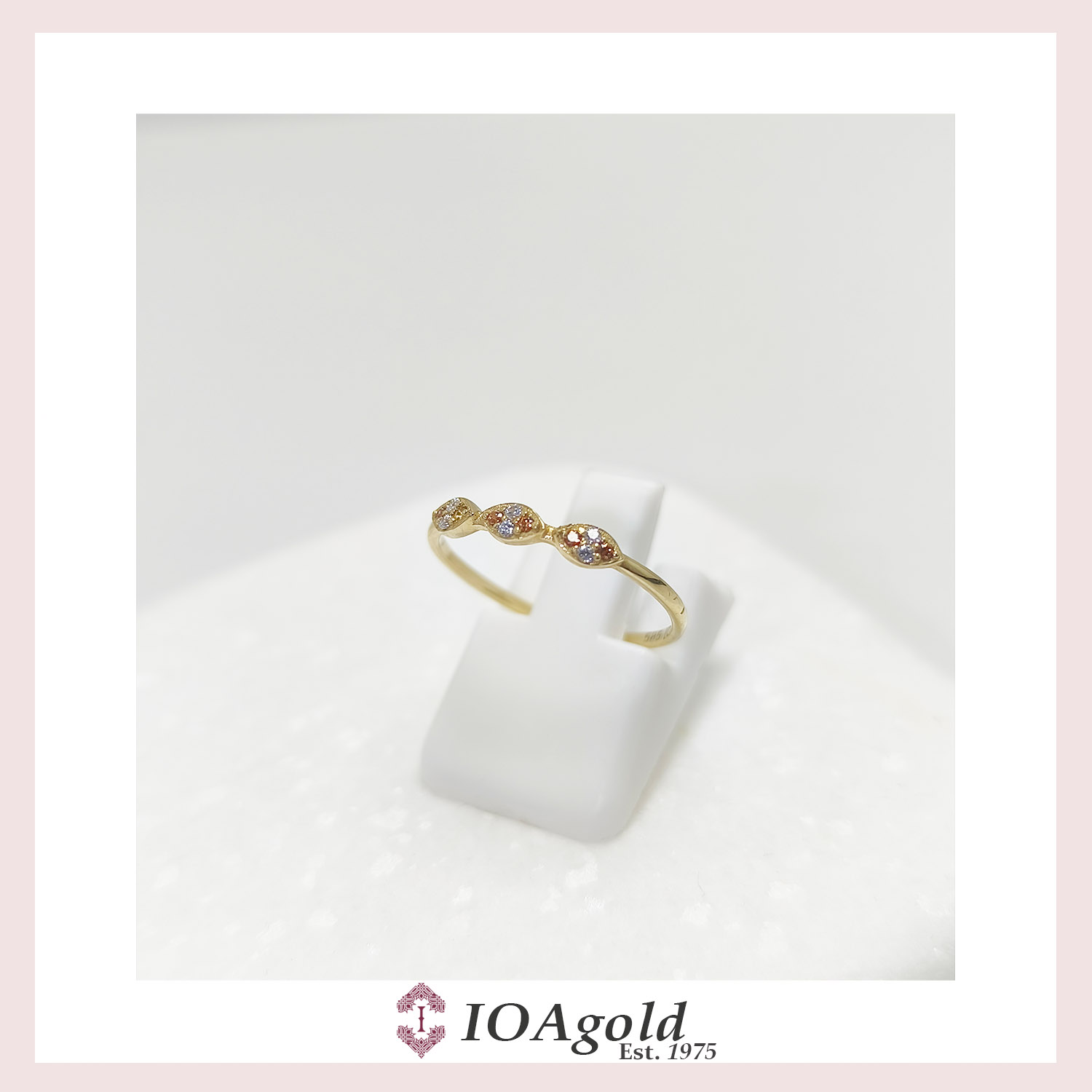 petit Peacock white-brown stones mixed 3