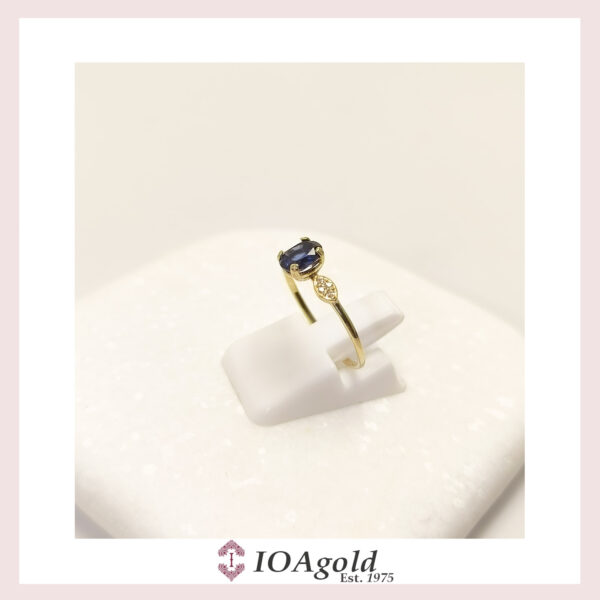Gold ring 14k Oval Blue center with side white stones
