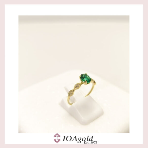Gold ring 14k- Oval Green center with side white stones
