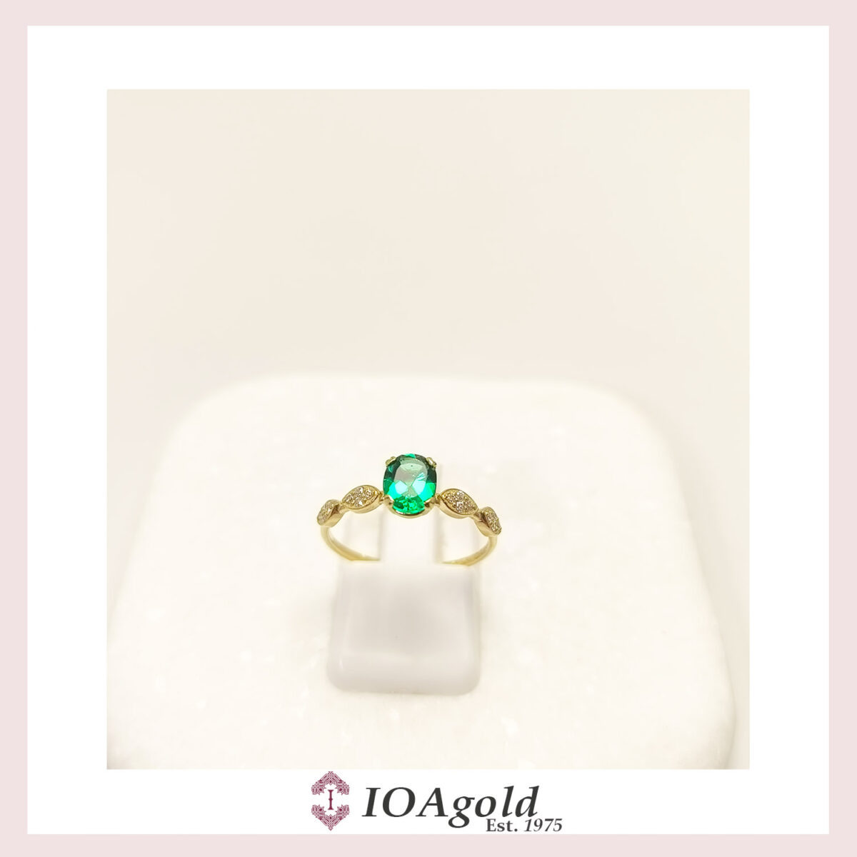 petit ring Green oval + 4 parts white c petit ring Green oval + 4 parts white c