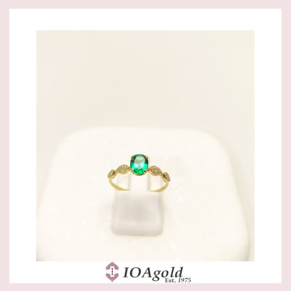 Gold ring 14k- Oval Green center with side white stones