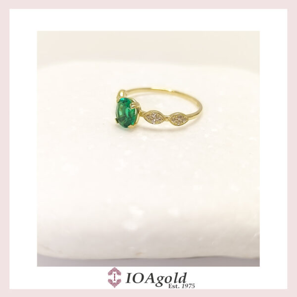 Gold ring 14k- Oval Green center with side white stones