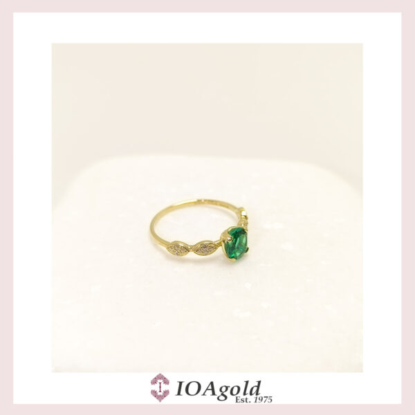Gold ring 14k- Oval Green center with side white stones