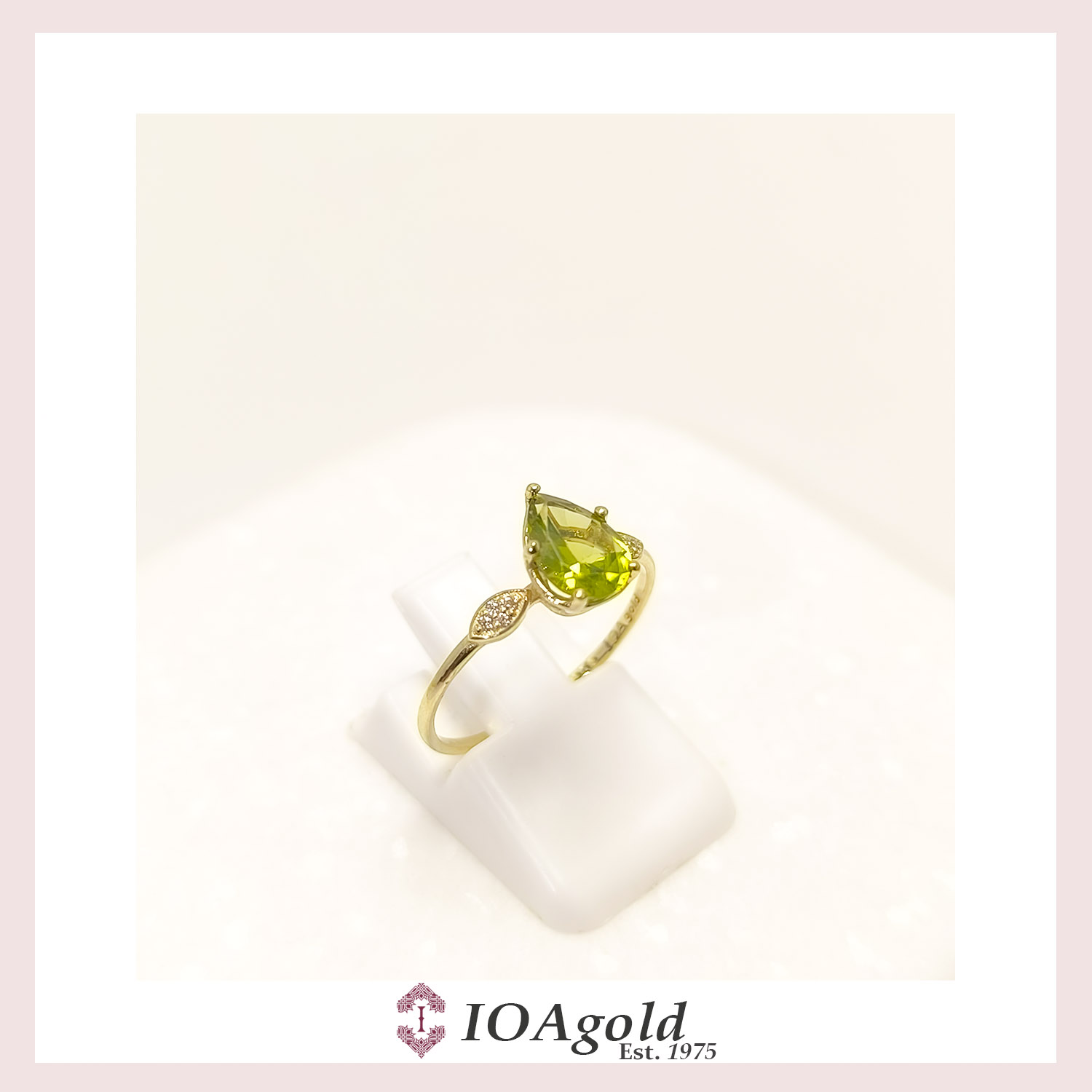 petit ring Peridot pear + 2 parts white b petit ring Peridot pear + 2 parts white b