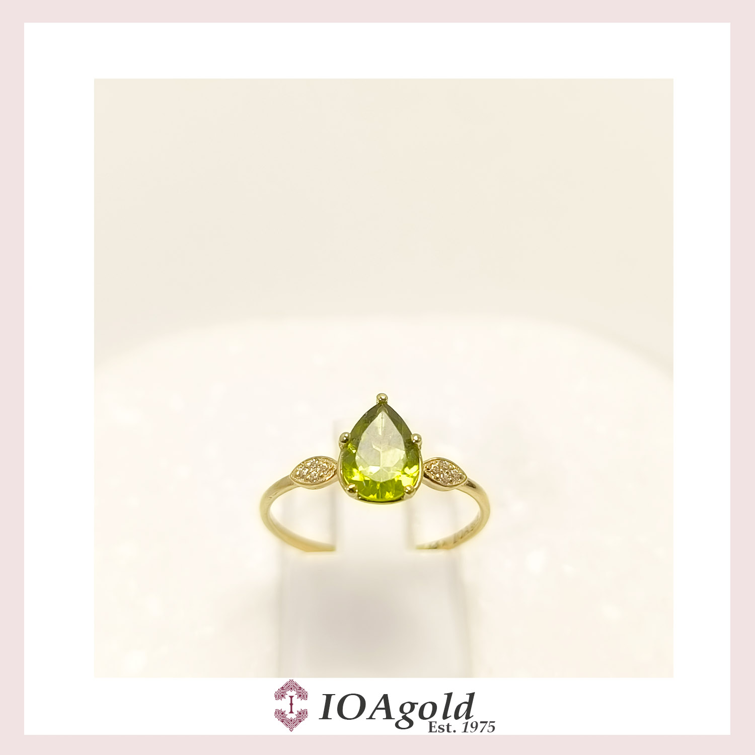 petit ring Peridot pear + 2 parts white c petit ring Peridot pear + 2 parts white c