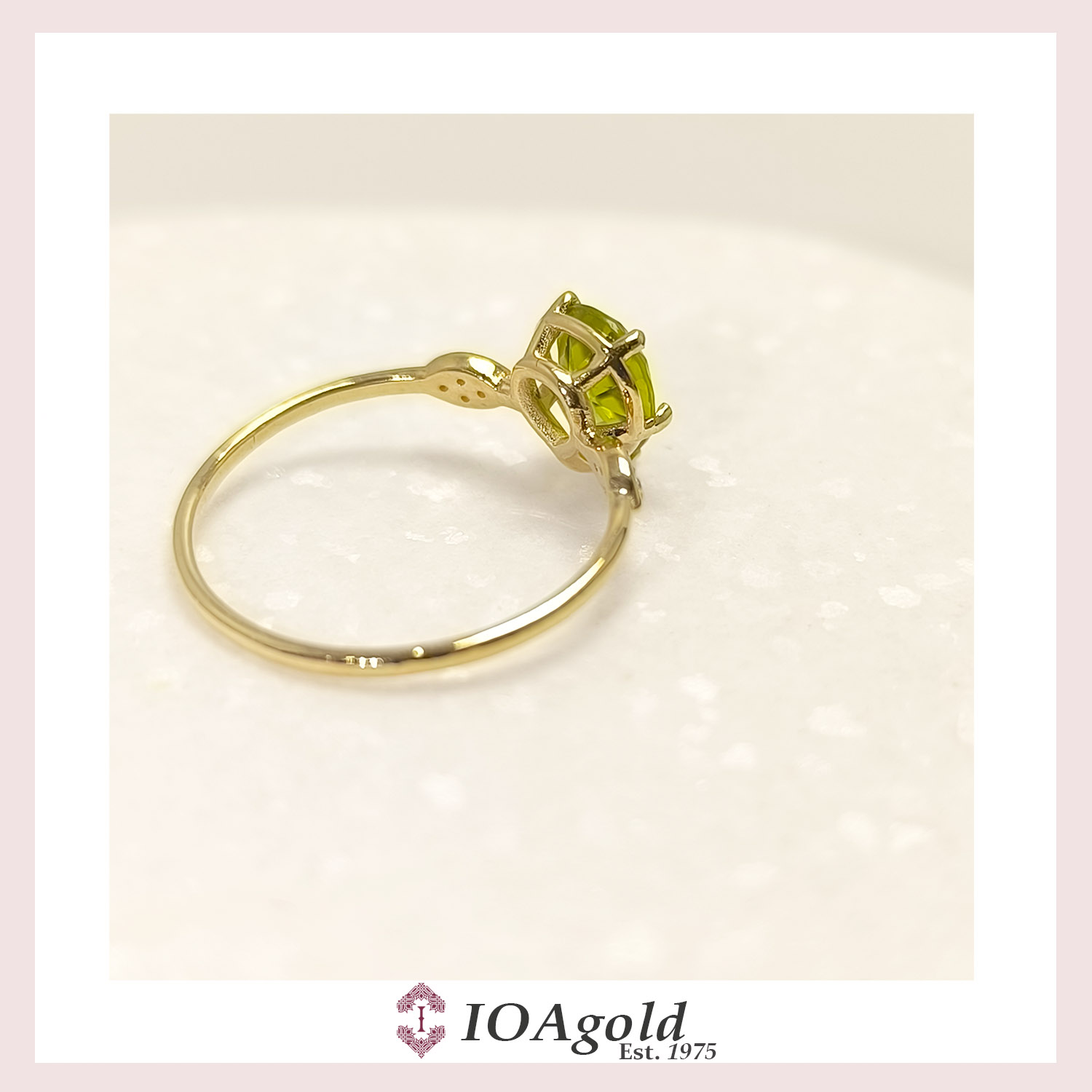 petit ring Peridot pear + 2 parts white d petit ring Peridot pear + 2 parts white d