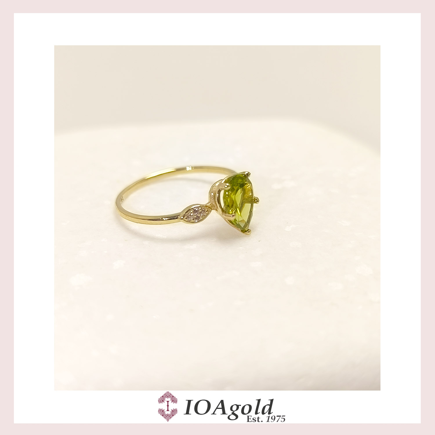 petit ring Peridot pear + 2 parts white e petit ring Peridot pear + 2 parts white e